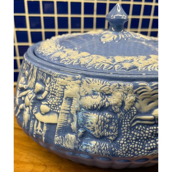 Handmade Ceramic Casserole Serving and Baking Dish with Lid - Picture 4 of 10